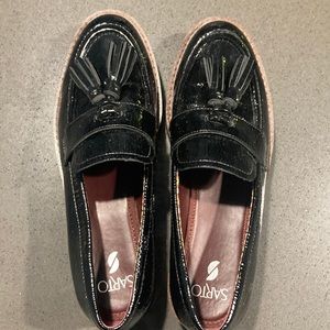 Franco Sarto Lug Sole Loafers with Tassel, Size 8.5, Black Patent